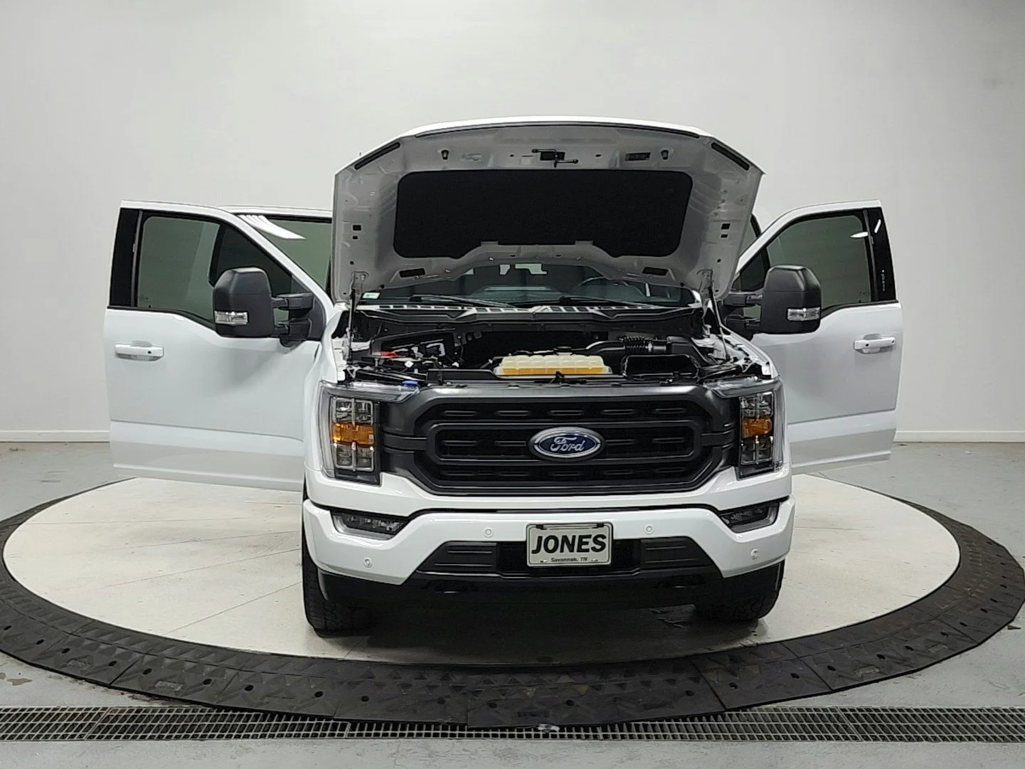 Used 2023 White Ford XLT image 11