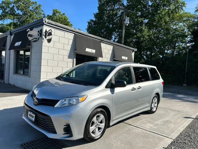 Used 2019 Silver Toyota L Minivan 4D image 2
