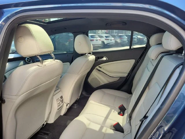 Used 2020 Blue Mercedes-Benz GLA 250 image 14