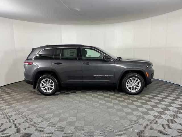 New 2026 Baltic Gray Metallic Clear-Coat Exterior Paint Jeep Laredo X image 4