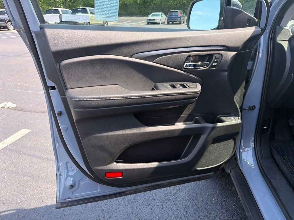 Used 2022 Sonic Gray Pearl Honda Special Edition image 18