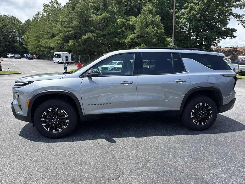 Used 2025 Gray Chevrolet Z71 image 4