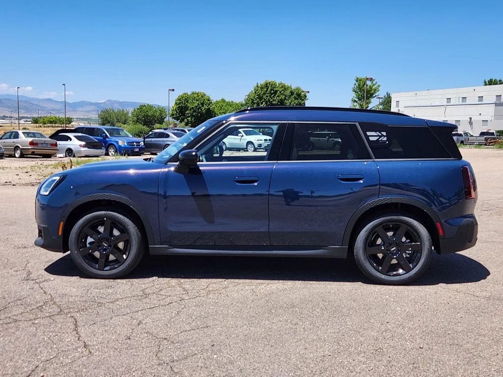 New 2027 Indigo Sunset Blue Metallic MINI Iconic image 2