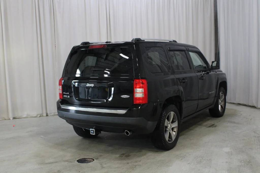 Used 2016 Black Jeep High Altitude image 24