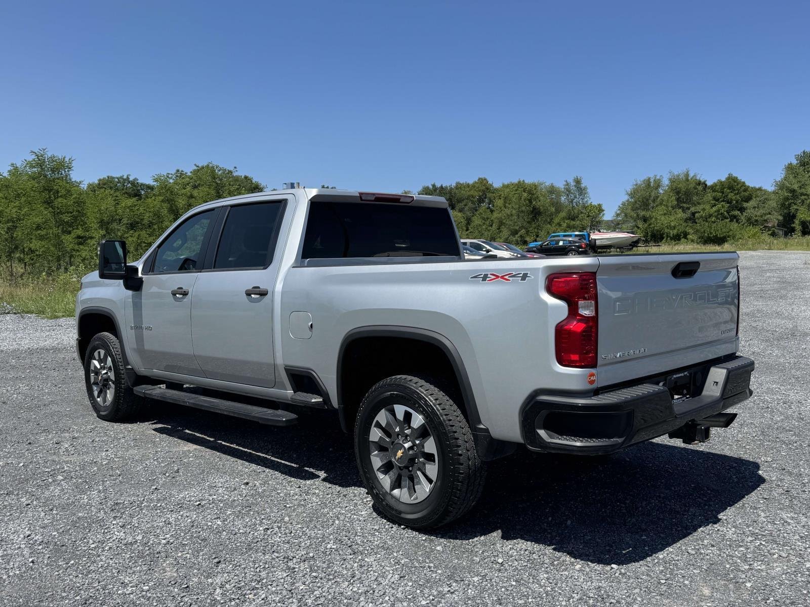 Used 2022 Silver Ice Metallic Chevrolet Custom image 25
