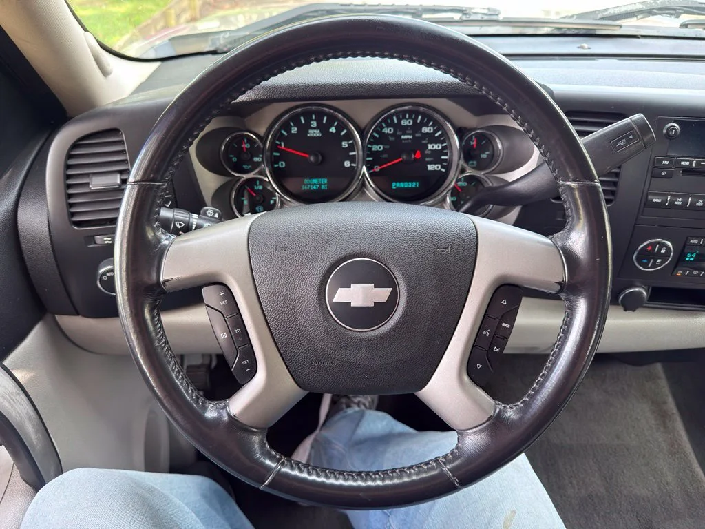 Used 2008 Silver Chevrolet LT image 34