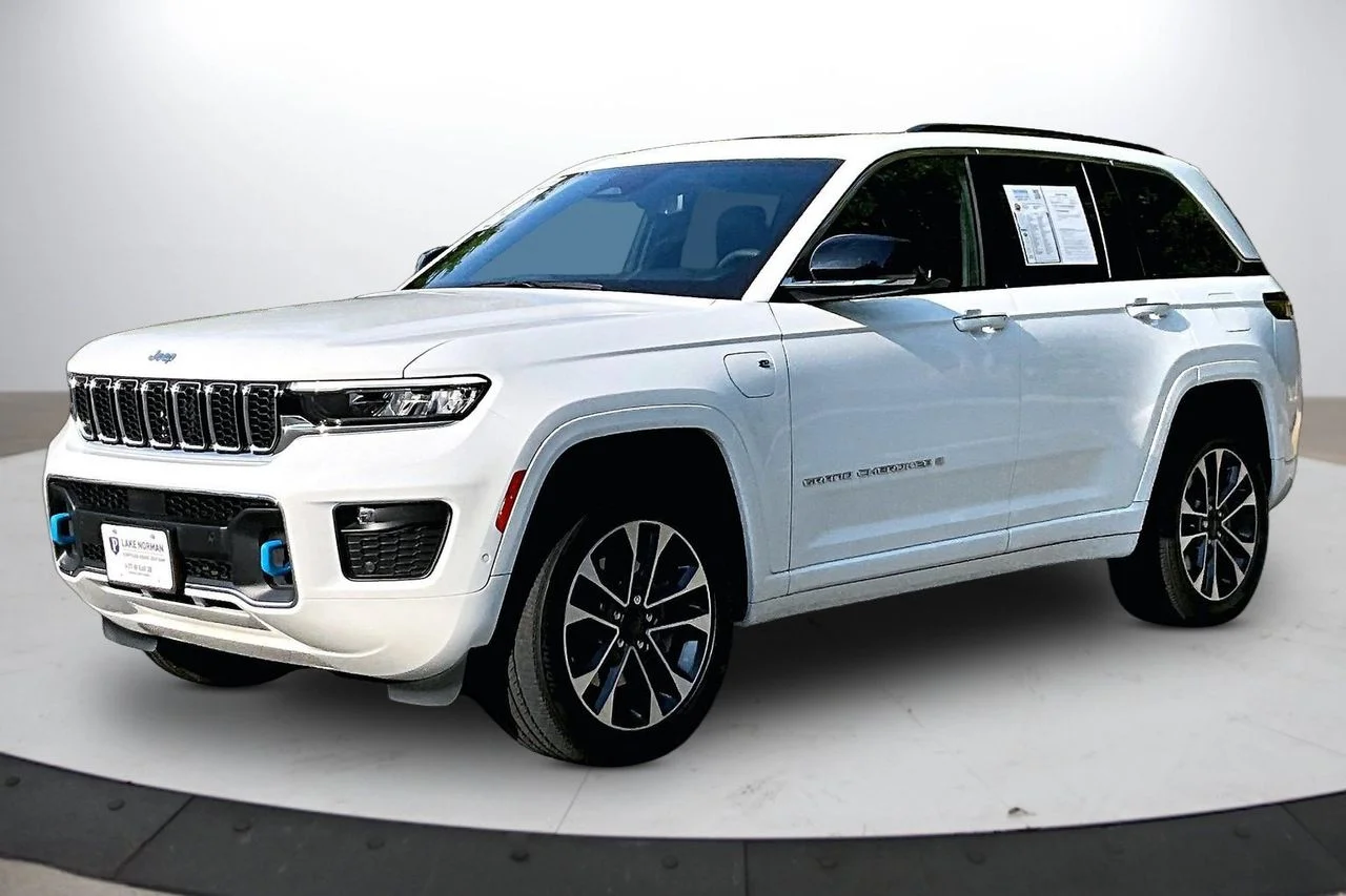 Used 2023 White Jeep Overland 4xe image 4