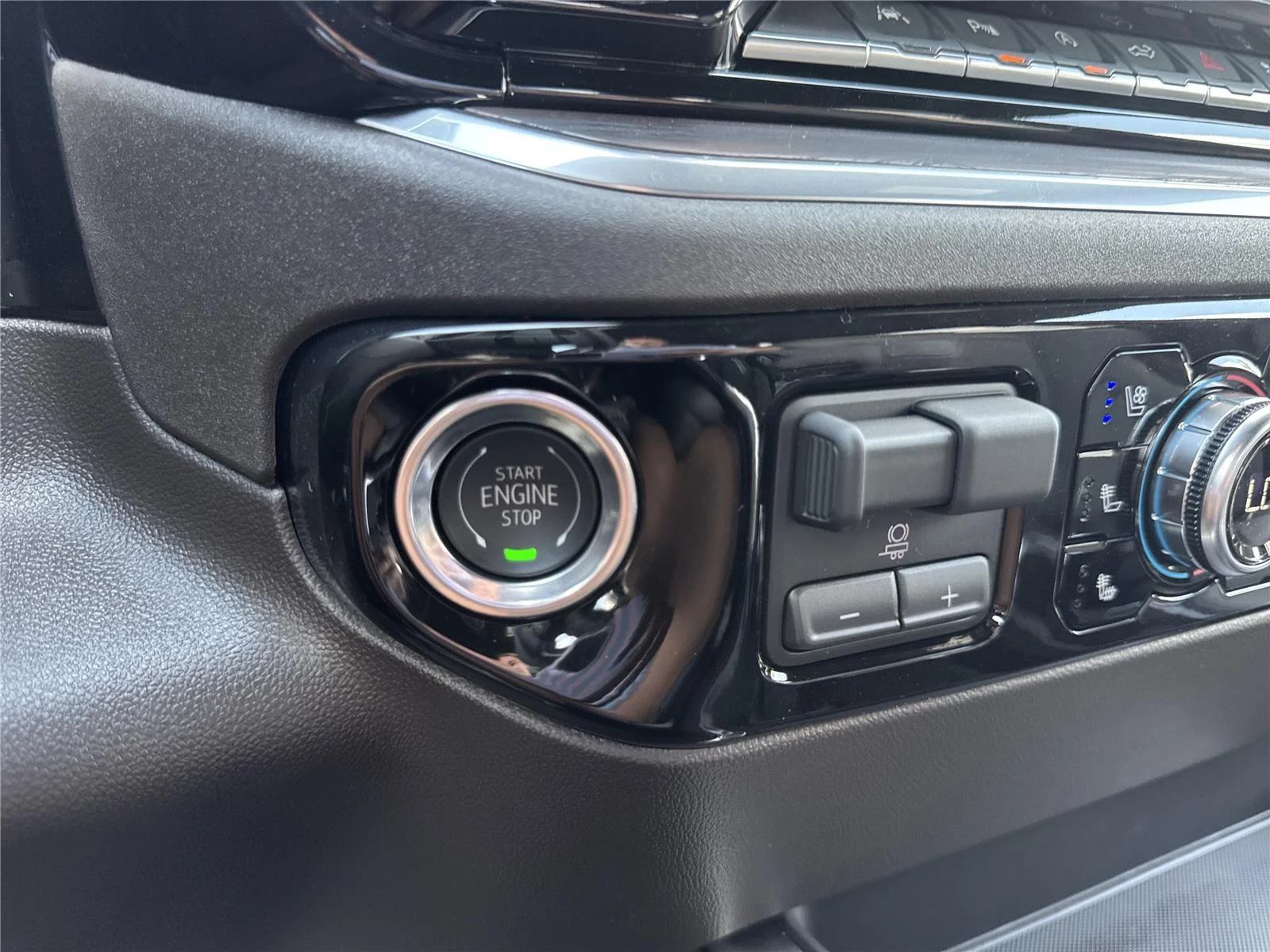 New 2026 Summit White GMC SLT image 25