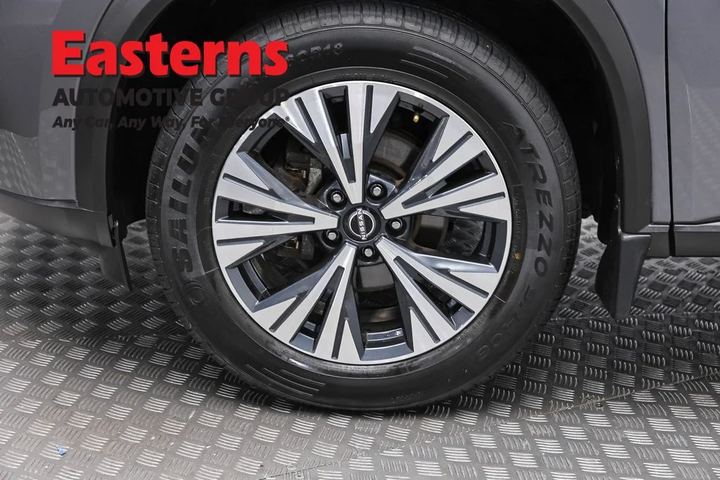 Used 2023 Gray Nissan SV image 32