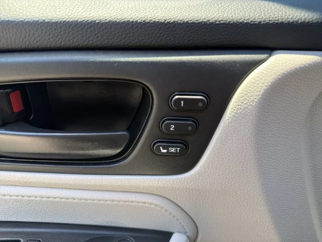 Used 2025  Honda EX-L image 35