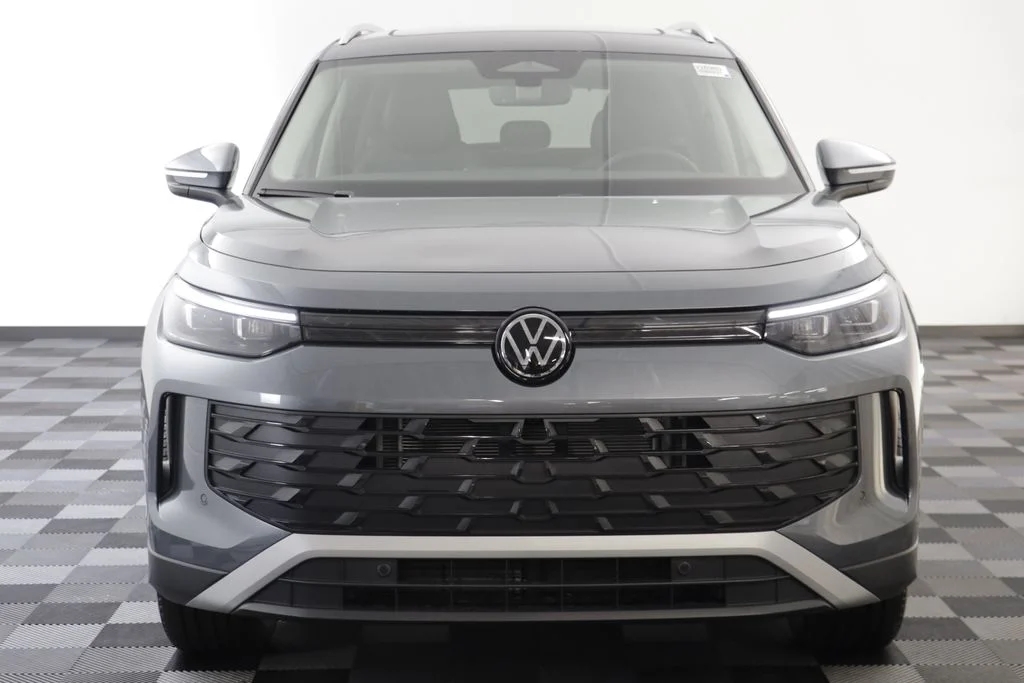 New 2026 Platinum Gray Volkswagen 2.0T SE image 22