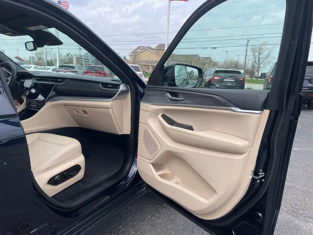 Used 2024 Black Jeep Limited image 36