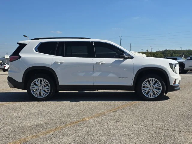 Used 2024 White GMC Elevation image 6