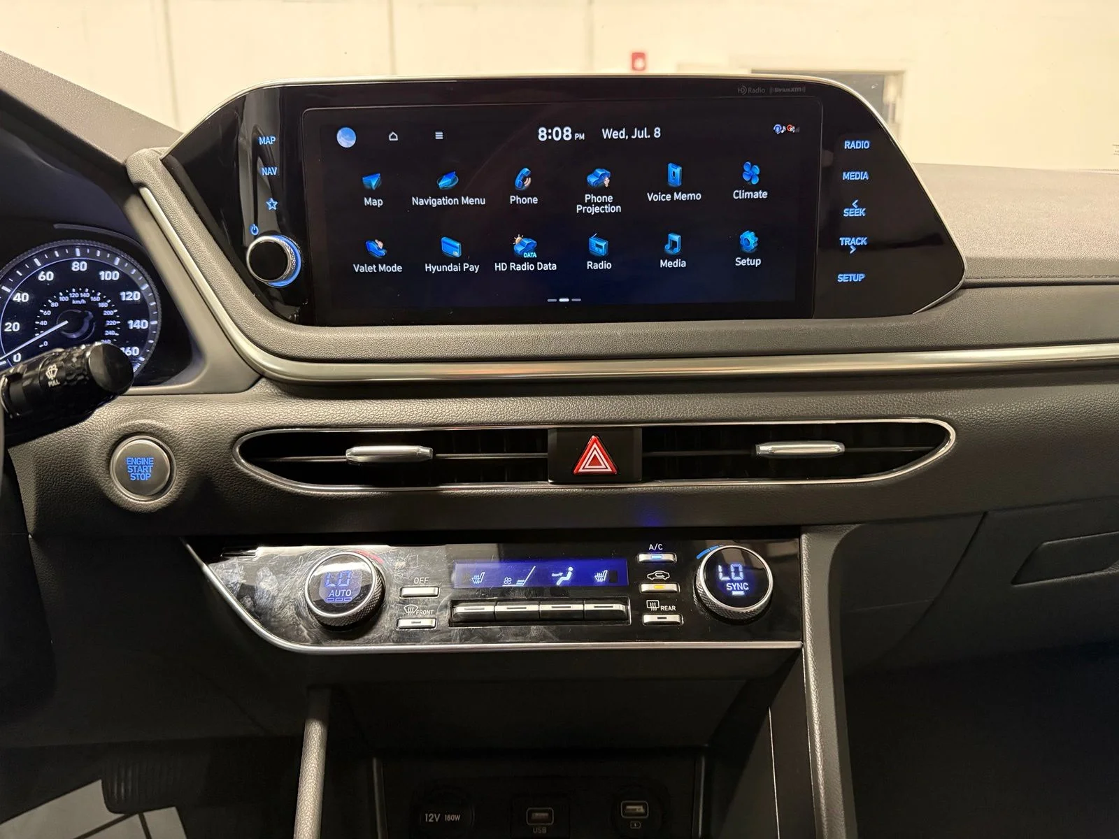Used 2023 White Hyundai SEL image 11