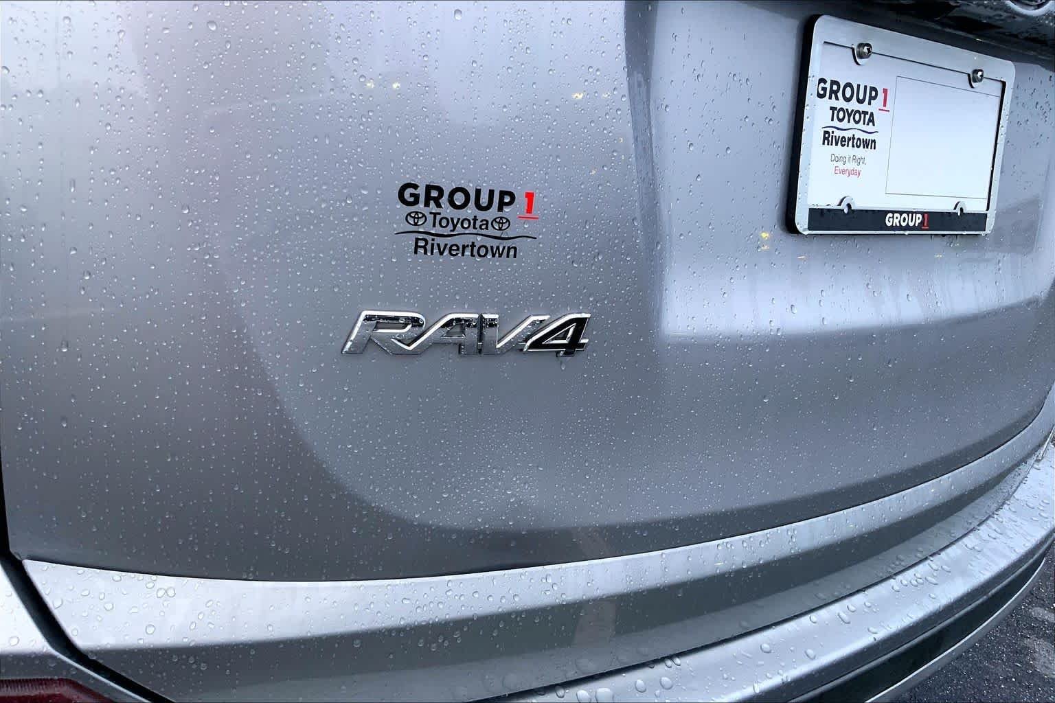 Used 2017 Silver Sky Metallic Toyota XLE image 28