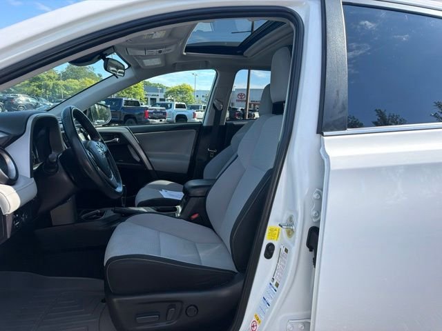 Used 2018 Super White Toyota XLE image 11