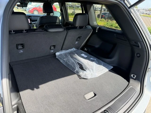New 2026 Silver Zynith Exterior Paint Jeep Altitude image 25
