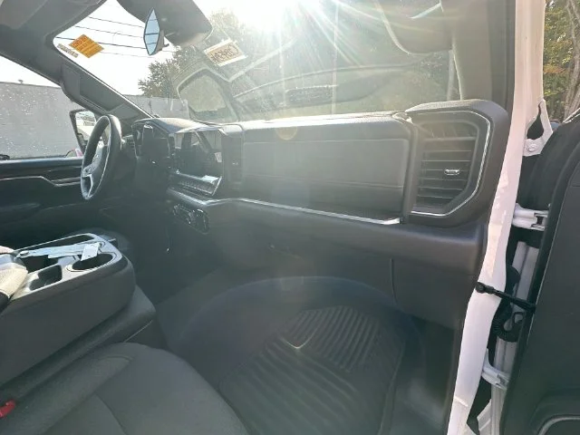 Used 2025 White Chevrolet LT image 33