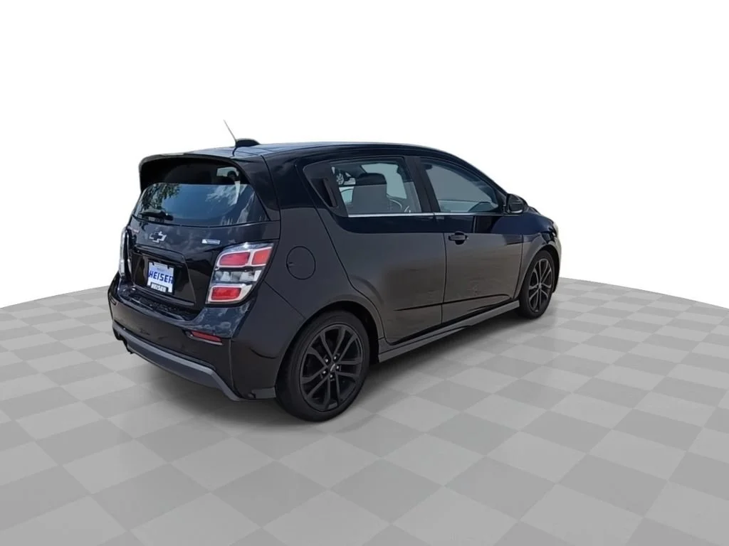 Used 2018 MOSAIC BLACK METALLIC Chevrolet Premier image 8