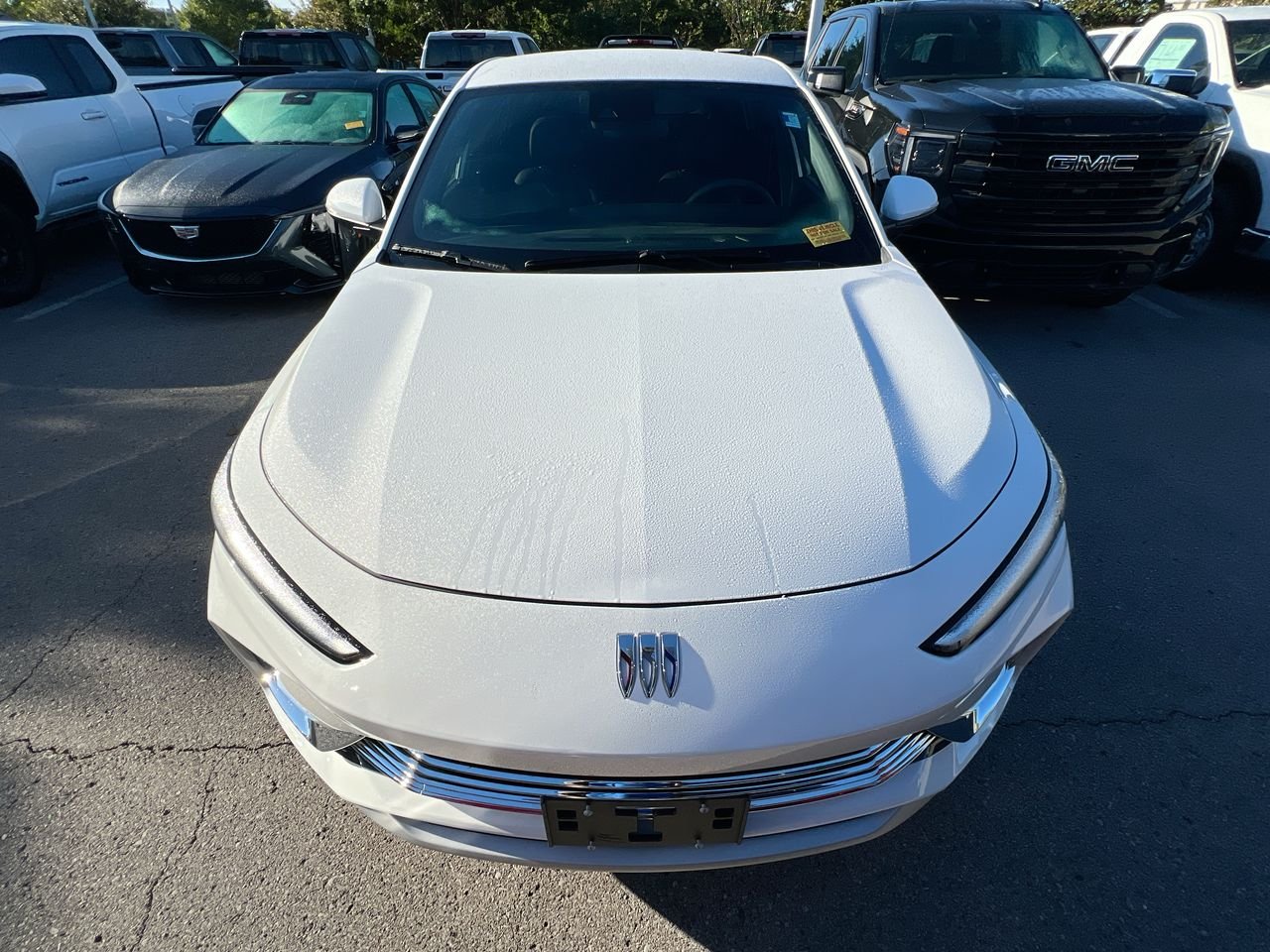 Used 2025 Summit White Buick Preferred image 5