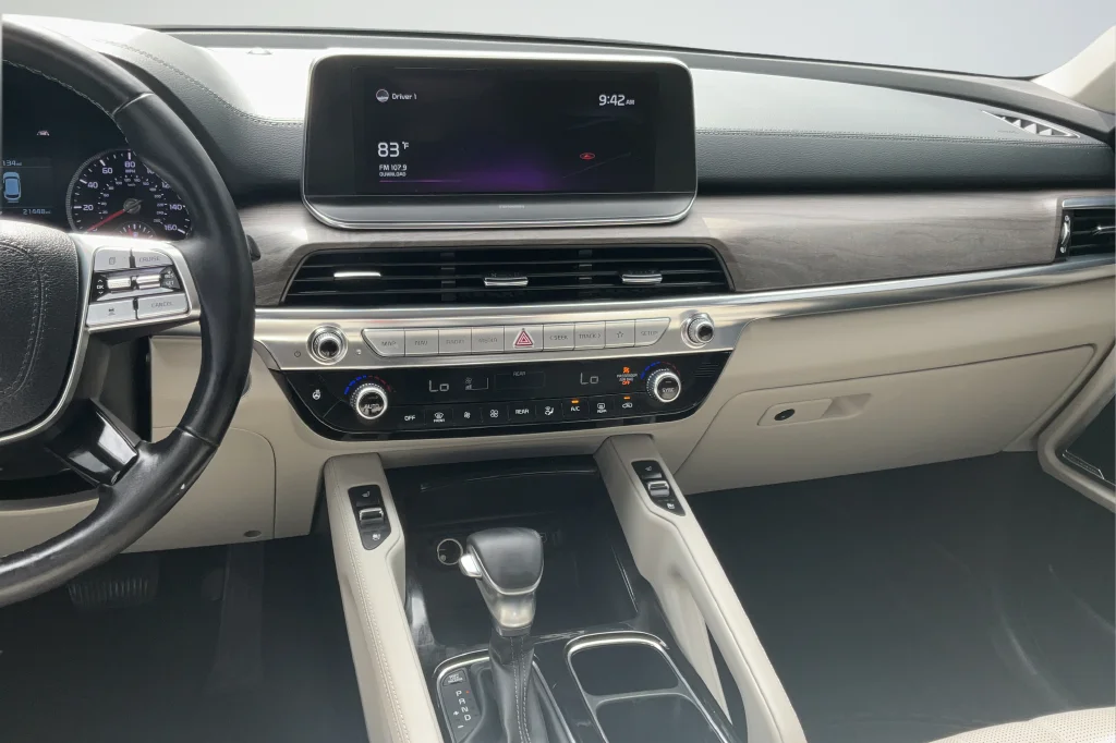 Used 2022 Black Kia EX image 15