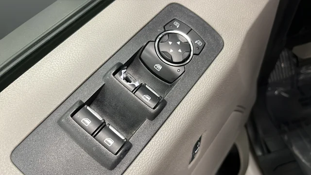 Used 2017 Oxford White Ford XL image 19
