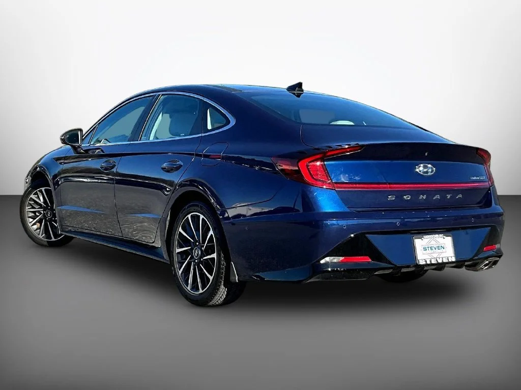 Used 2022 Blue Hyundai Limited image 4