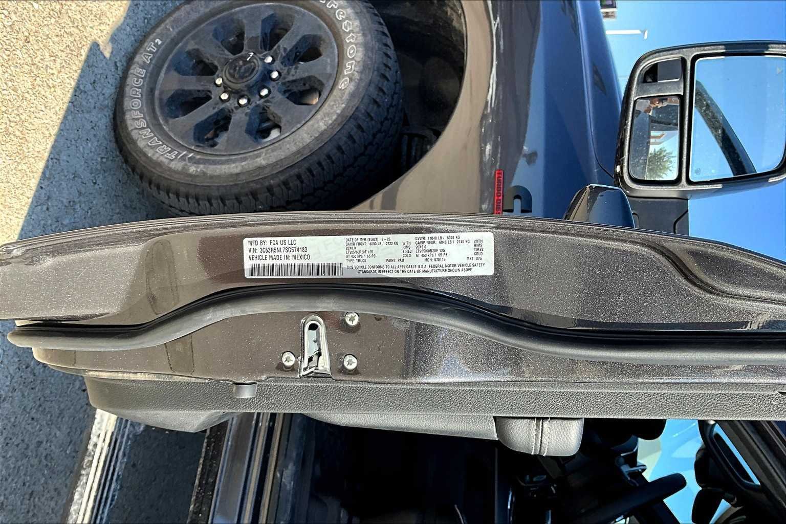 Used 2025 Granite Crystal Metallic Clearcoat Ram Laramie image 18