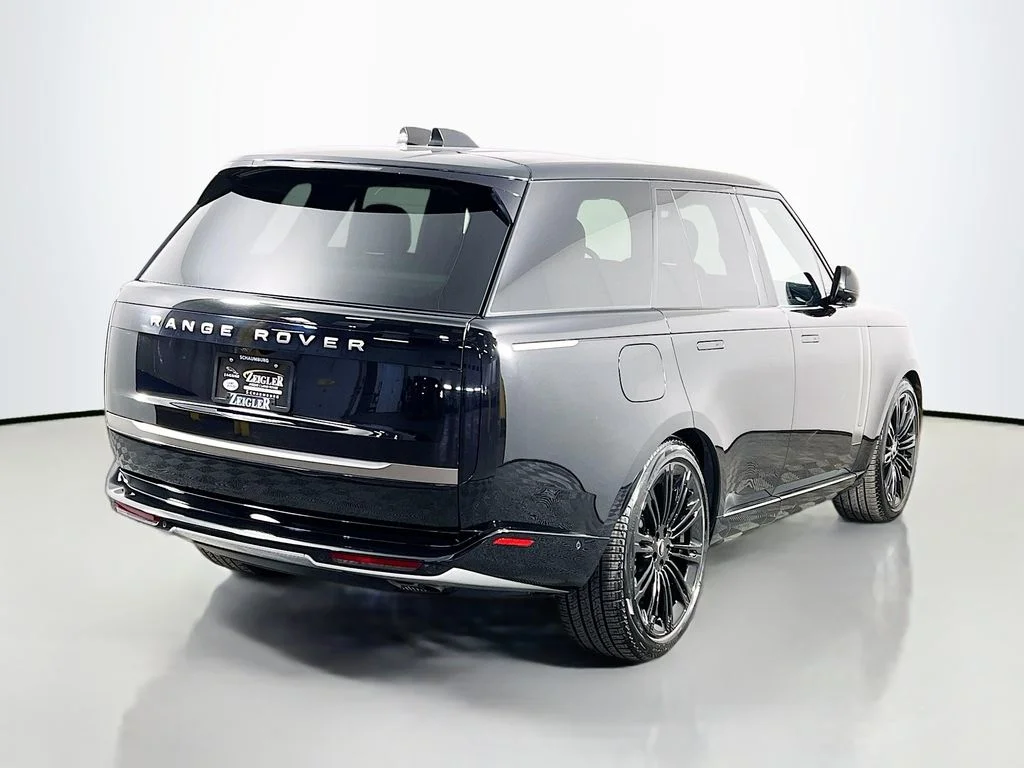 Used 2024 Santorini Black Metallic Land Rover SE image 5