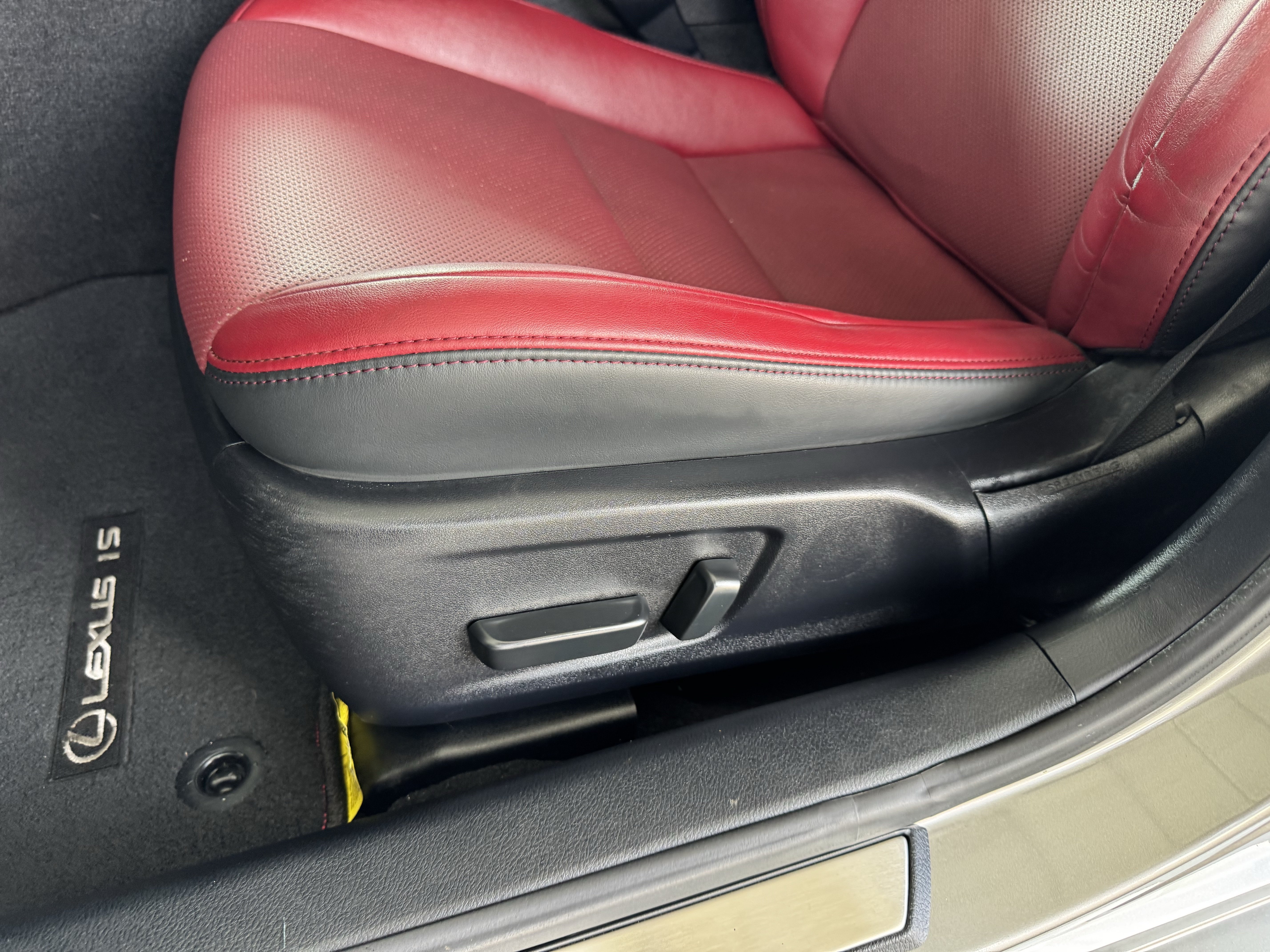 2023 Lexus IS 300 - Photo 14