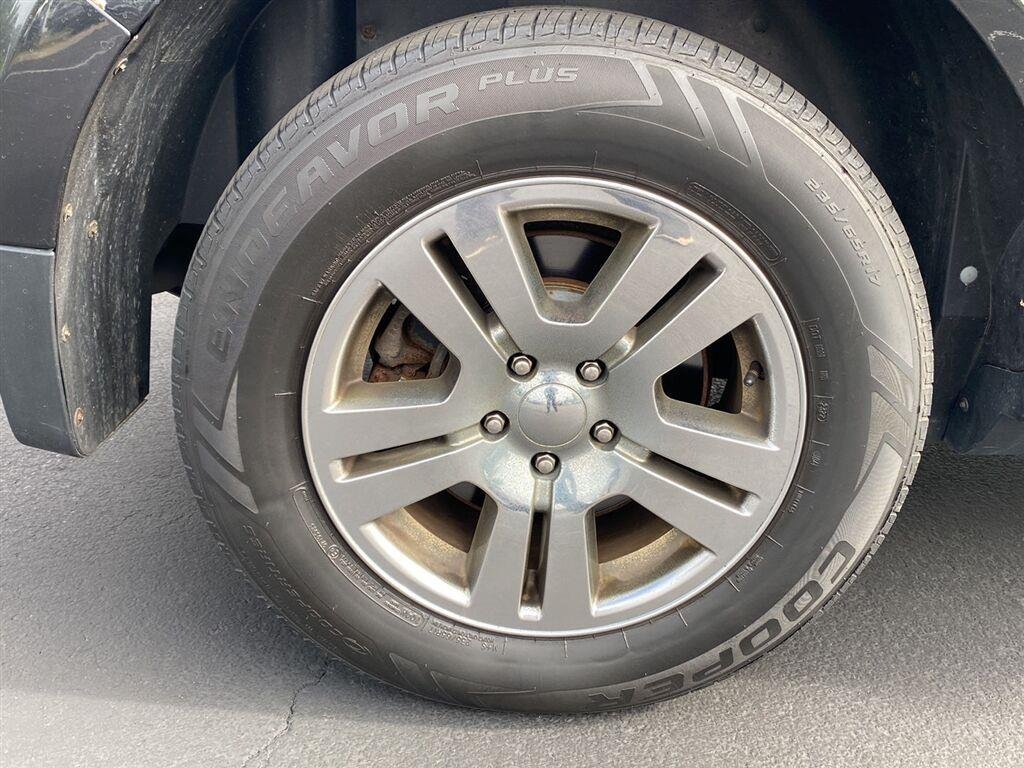 Used 2013 Tuxedo Black Metallic Ford SE image 12