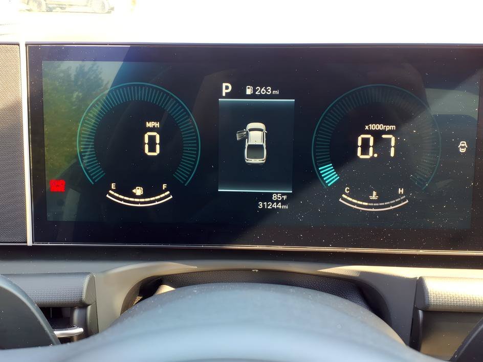 Used 2025 Atlas White Hyundai SEL image 26