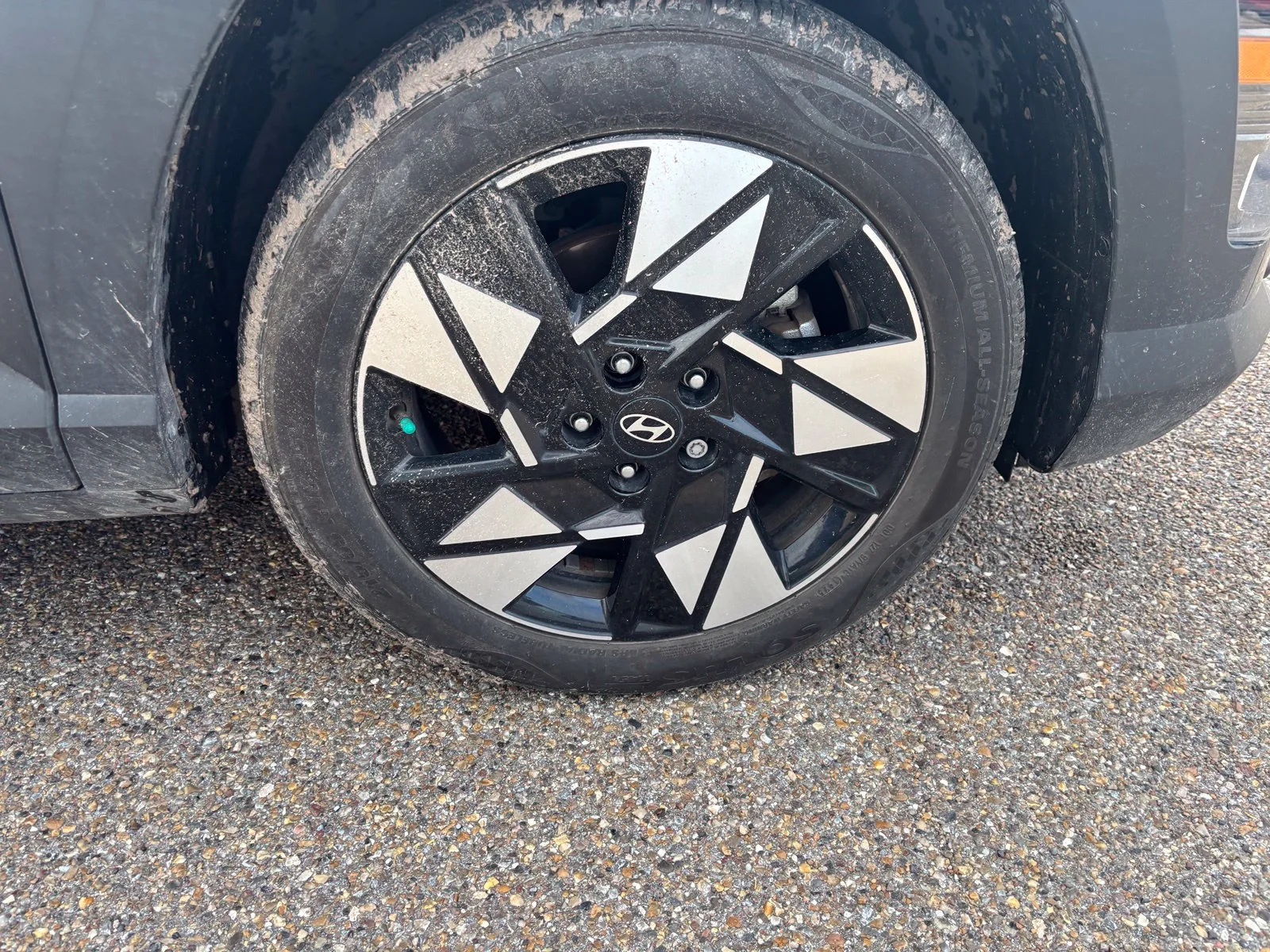 Used 2024 Black Hyundai SEL image 15