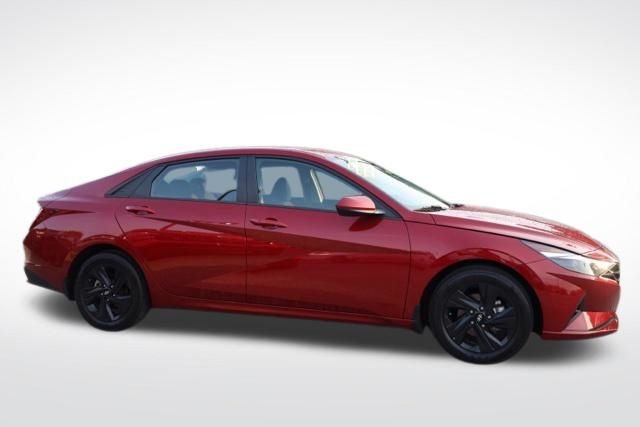 Used 2023 Red Hyundai SEL image 11