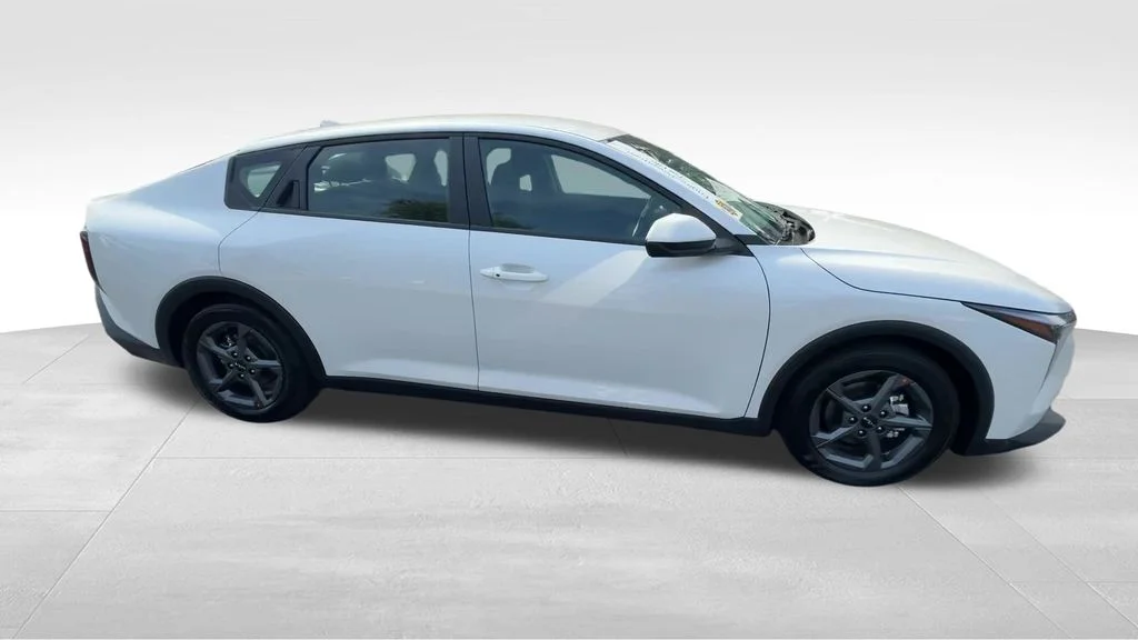 New 2026 White Kia LXS image 7