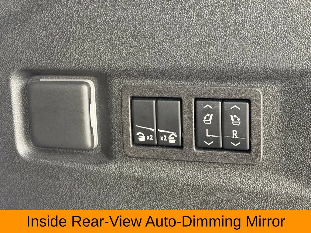 Used 2023 STERLING METALLIC GMC Denali image 33
