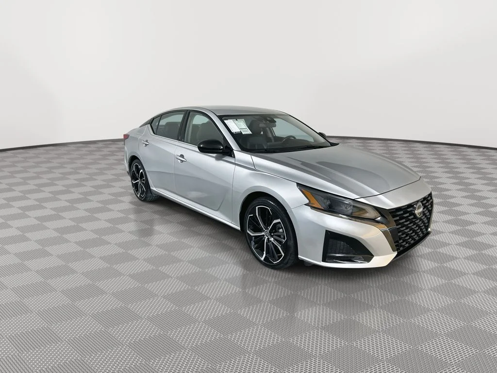 Certified Used 2024 Silver Nissan 2.5 SR image 2