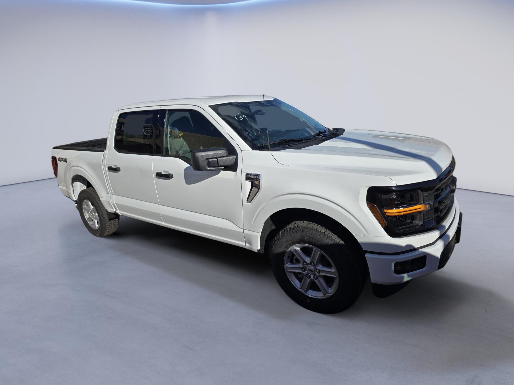 New 2026 Oxford White Ford XLT image 3