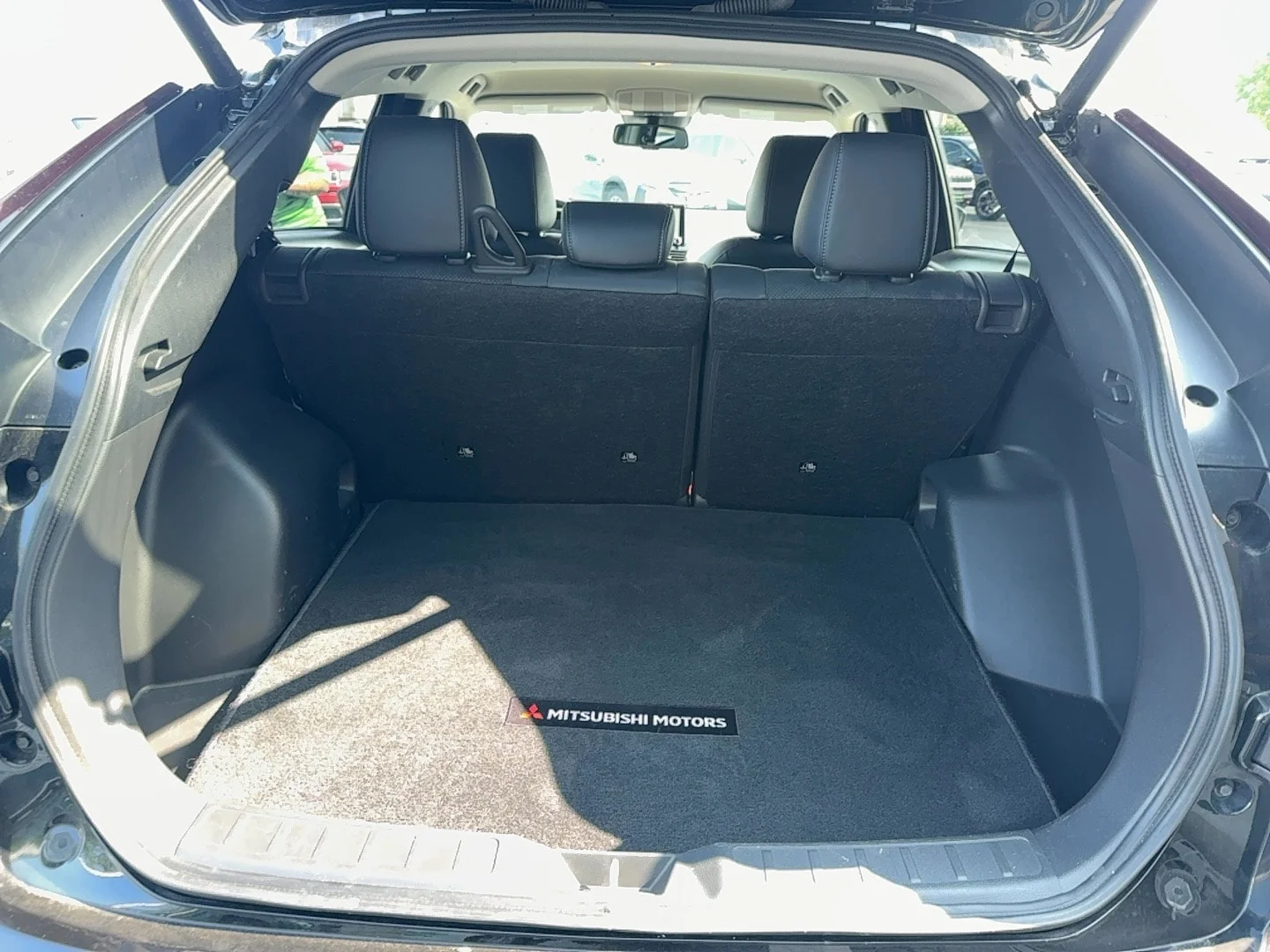 Used 2025 Gray Mitsubishi SE image 23