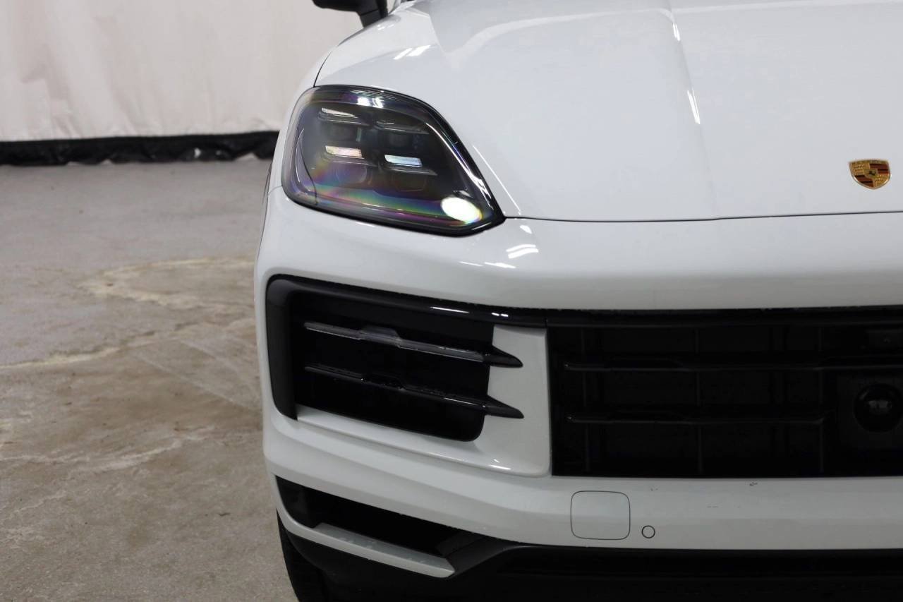 Used 2026 White Porsche Coupe image 15