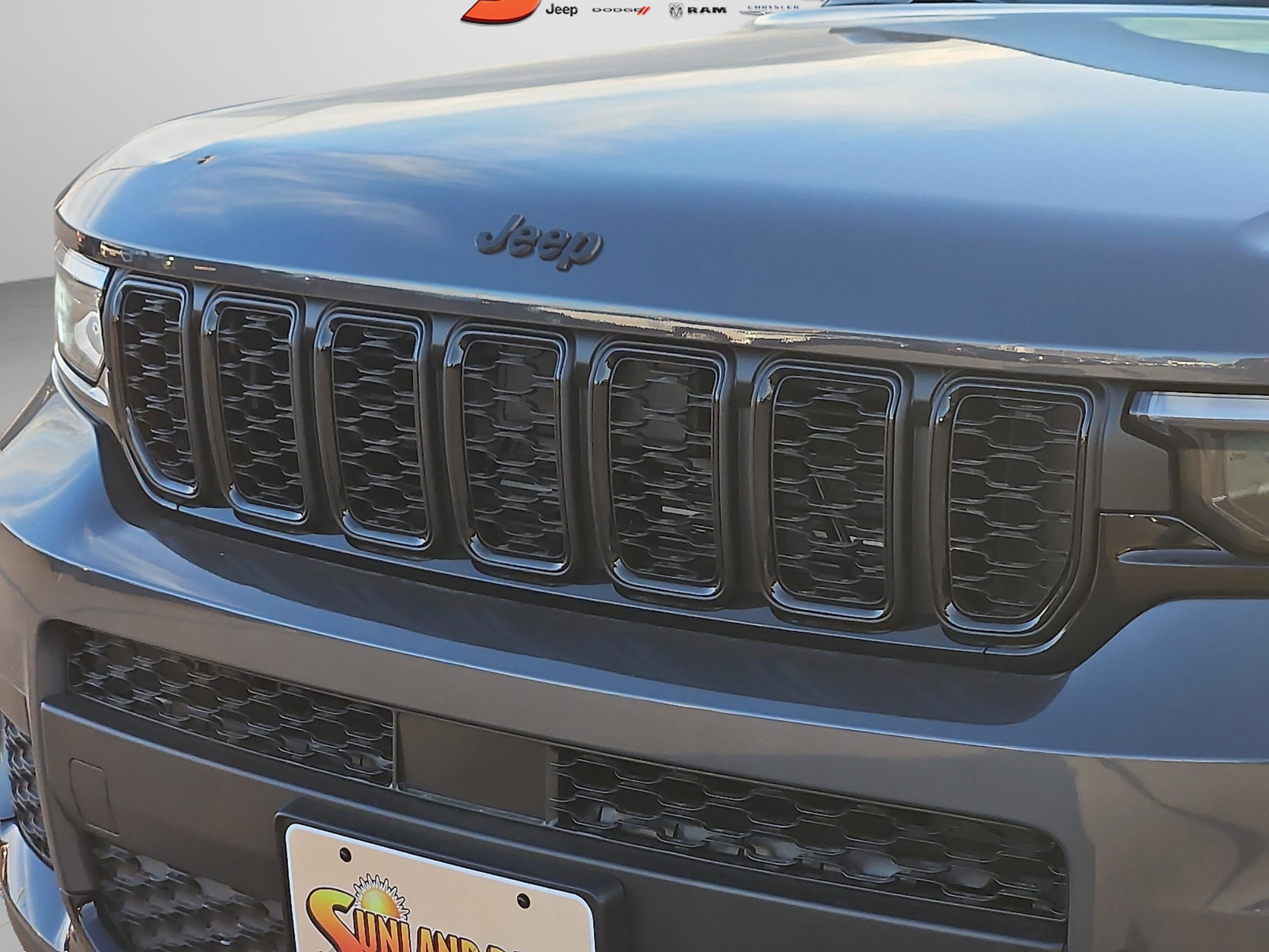 New 2025 Baltic Gray Metallic Clear-Coat Exterior Paint Jeep Altitude X image 7