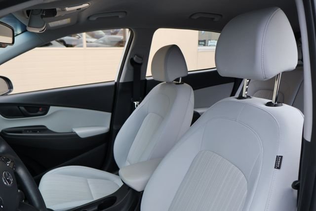 Used 2023 White Hyundai SEL image 14