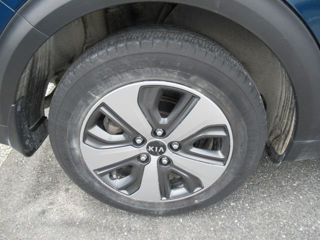 Used 2019  Kia LX image 5