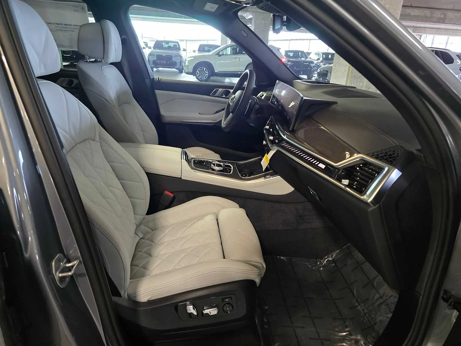 New 2026 Skyscraper Grey Metallic BMW M60i image 33