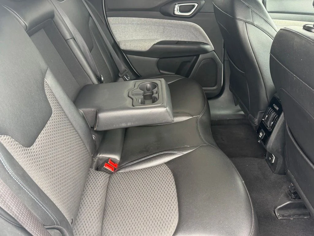 Used 2024 White Jeep Latitude image 50