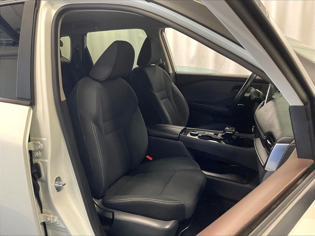 Used 2023 White Nissan S image 11