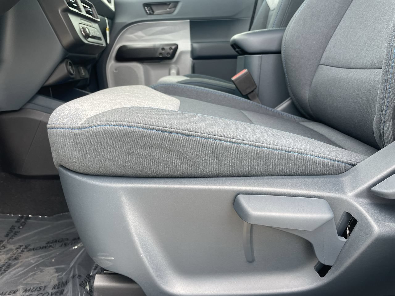 New 2026 Oxford White Ford XLT image 19