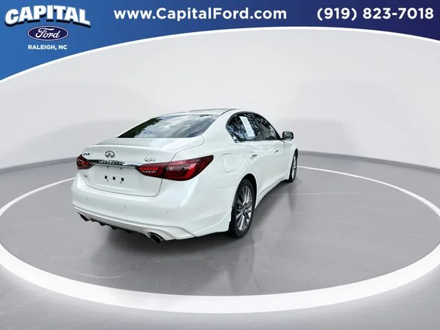 Used 2023 White INFINITI LUXE image 8