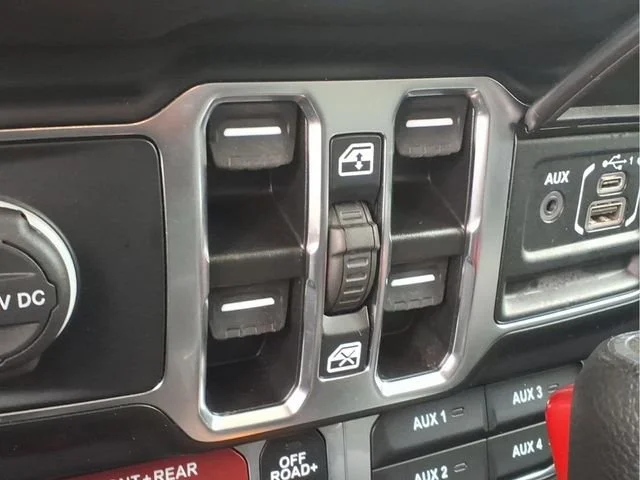 Used 2024  Jeep Rubicon image 20