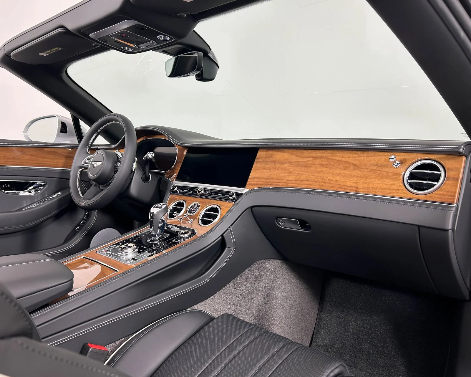 New 2026  Bentley V8 image 2